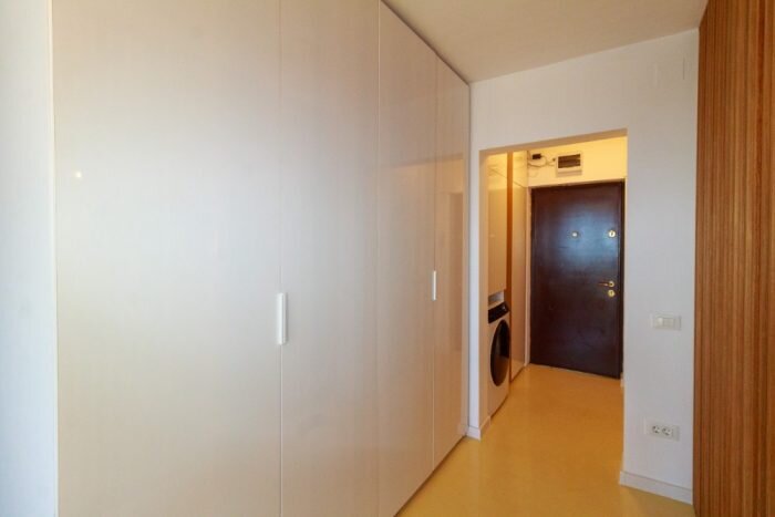 Iancului, vanzare garsoniera complet renovata, view spectaculos, comision 0%.