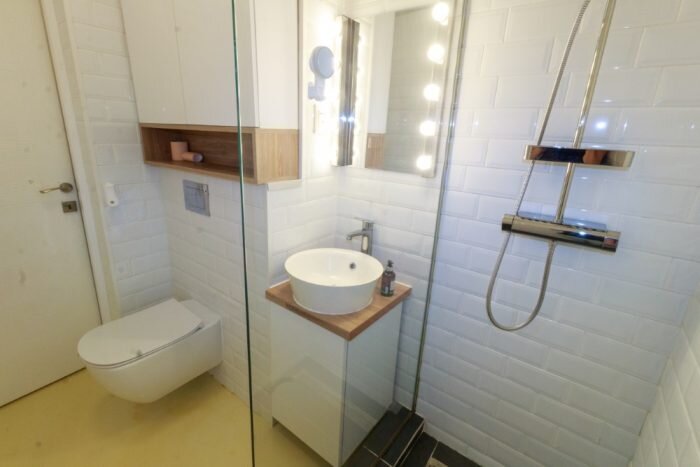 Iancului, vanzare garsoniera complet renovata, view spectaculos, comision 0%.